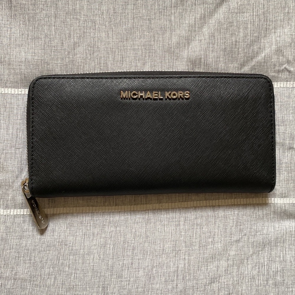 Black Michael kors wallet